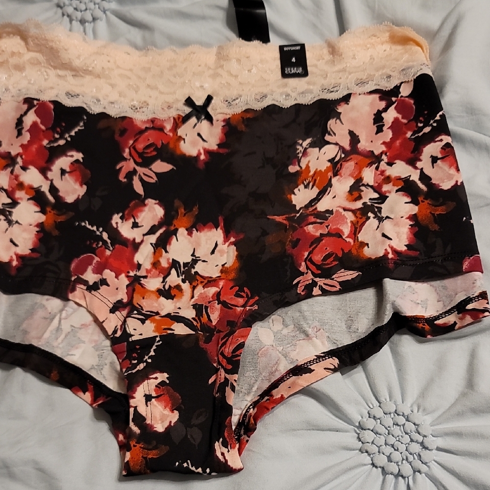 Floral Lace Panties - Black and Pink